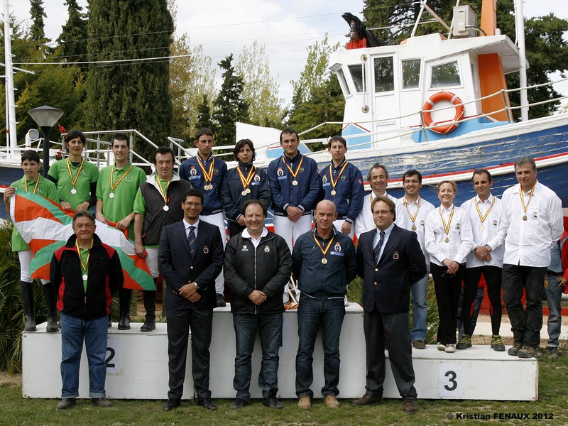 Éxito del Raid Navarro en el CEI** 120 Kms. Copa Interautonomías 2012 Figarol-Bardenas Reales de Navarra. Medallas de Oro y Bronce individual y Plata por equipos.